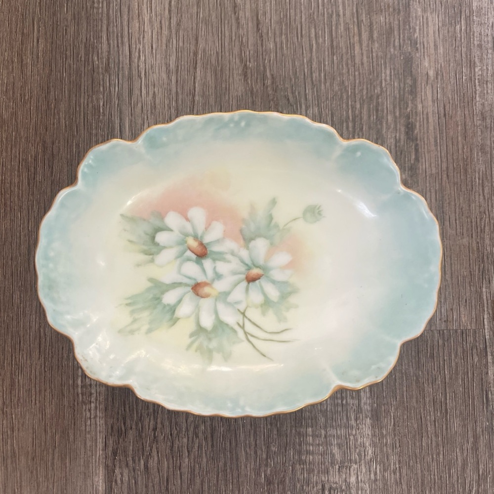 SOLD M. Lynch 1969 Signed Vintage Hand Painted Porcelain Daisies Plate